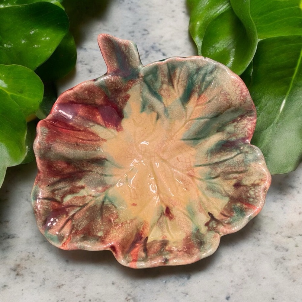 Pair of Beautiful vintage leaf dishes - Picture 3 of 8